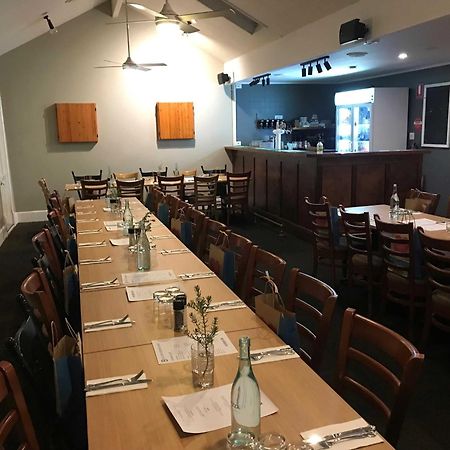 Caledonian Inn Robe Bagian luar foto