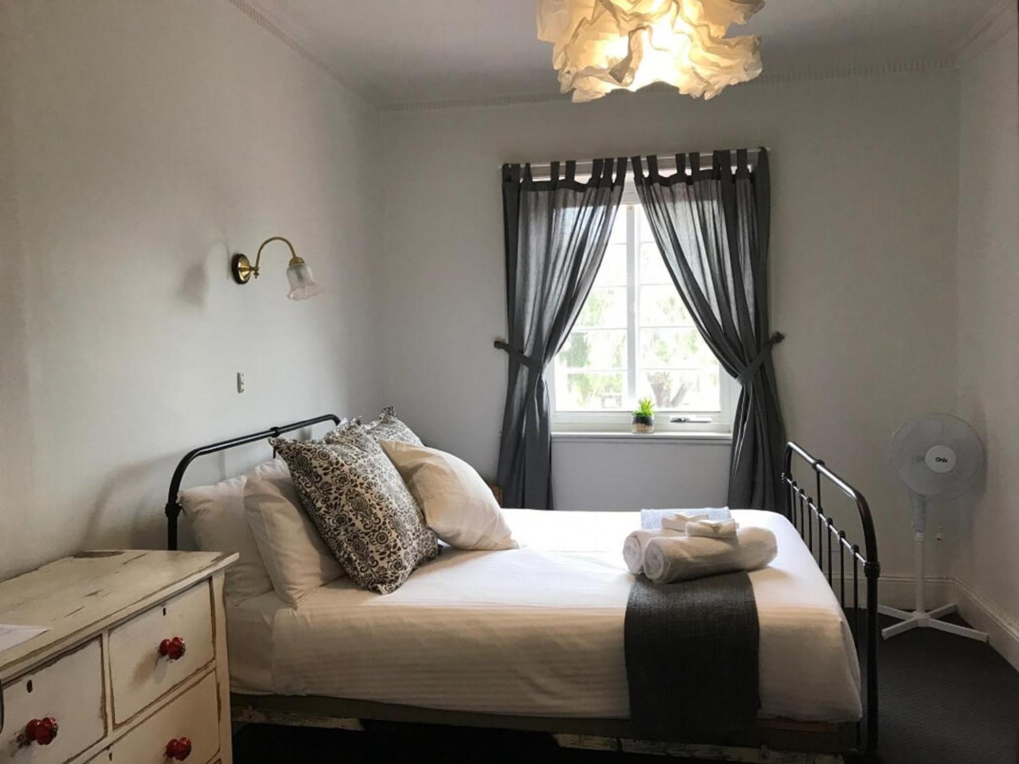 Caledonian Inn Robe Bagian luar foto