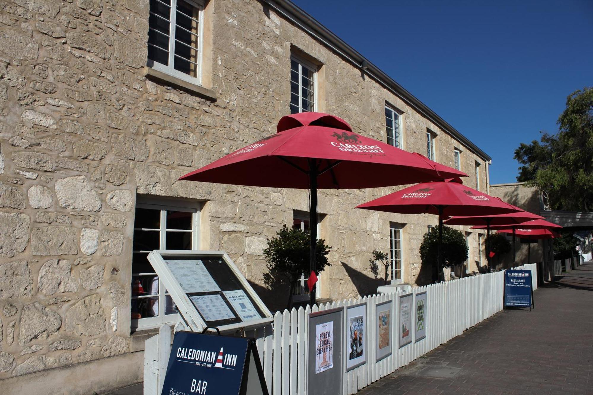 Caledonian Inn Robe Bagian luar foto