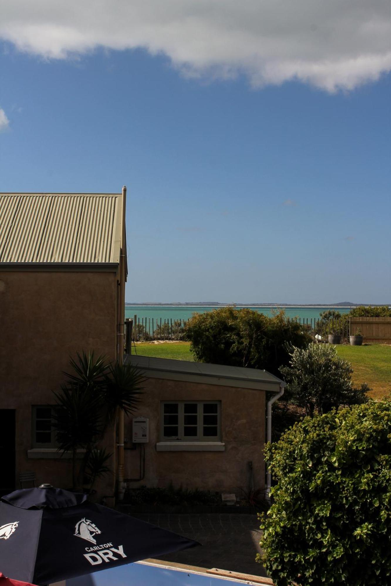 Caledonian Inn Robe Bagian luar foto