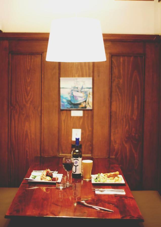 Caledonian Inn Robe Bagian luar foto