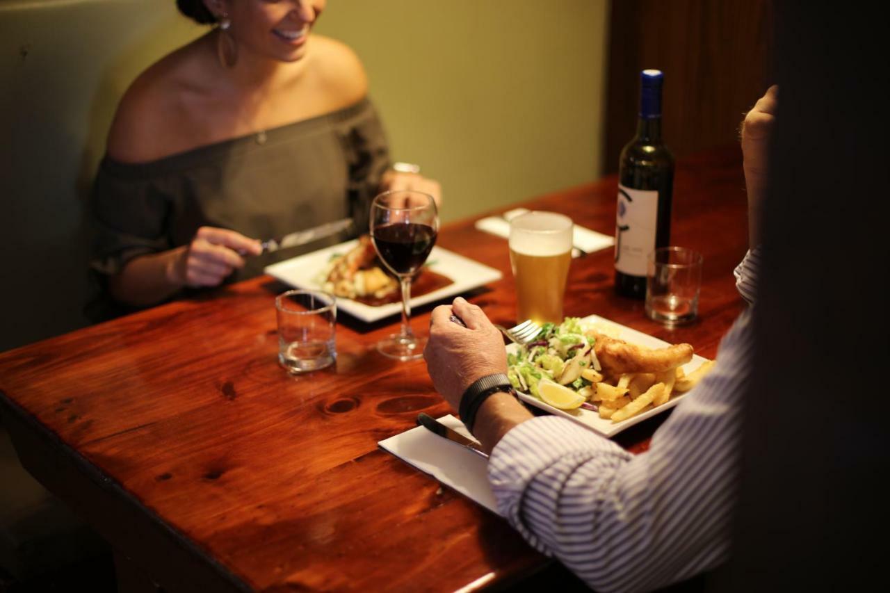 Caledonian Inn Robe Bagian luar foto
